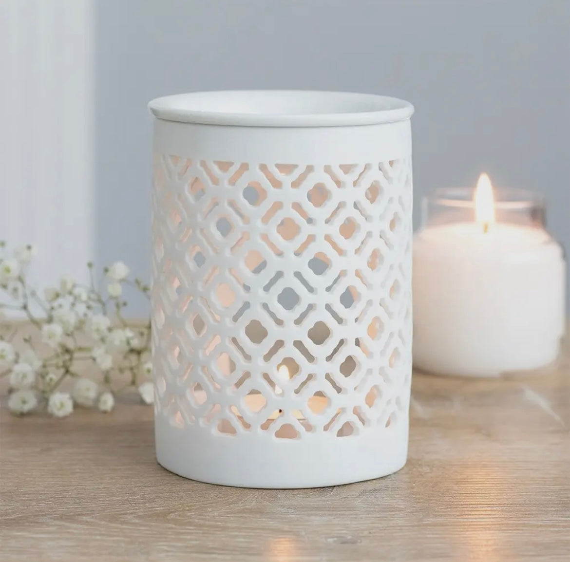 White Matte Lattice Cut Oil Burner and Wax Warmer